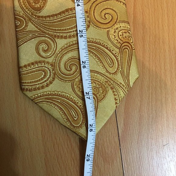 Adolfo Gold 100% Silk w/Tan Paisley Men’s Tie EUC - Picture 3 of 5